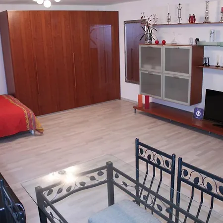 Studio 1 1/2 Contone